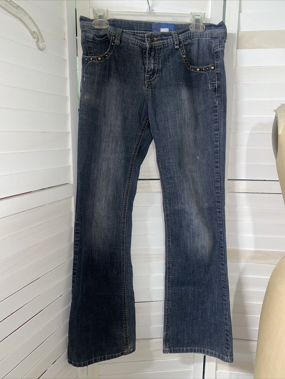 Rustic Jeans Blue Denim Low Rise Boot Flare Jeans Embroidered Bling Pockets Med